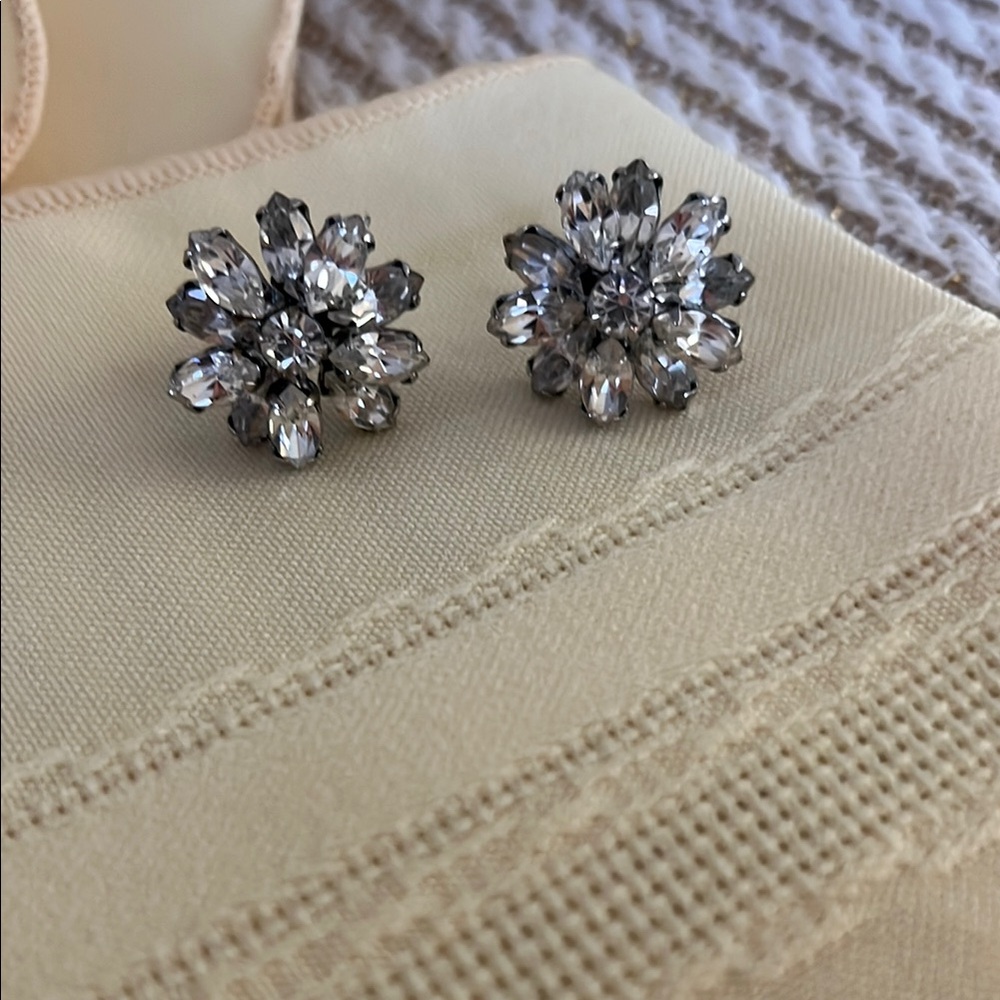 Vintage Sherman Canada 🍁 double layer rhinestone  Flower Earrings -
